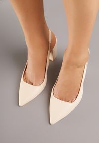 Renee - Beżowe Sandały na Słupku Slingback Halatia. Okazja: na co dzień. Kolor: beżowy. Materiał: jeans. Obcas: na słupku. Styl: klasyczny, elegancki, casual #3