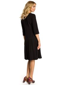 Sukienki.shop - Elegancka sukienka z obniżoną talią i kontrafałdami czarna. Kolor: czarny. Styl: elegancki