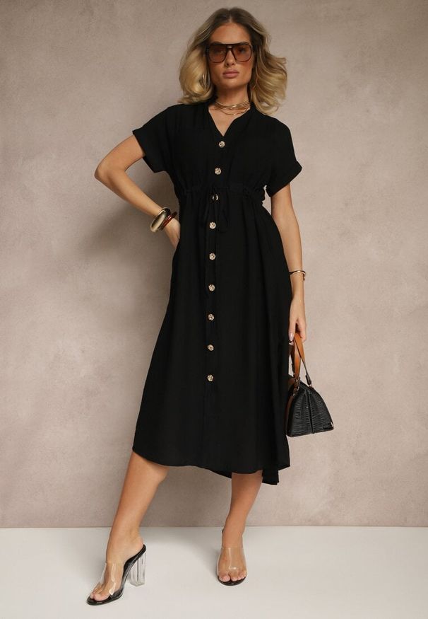 Renee - Czarna Wiskozowa Sukienka Koszulowa z Guzikami i Wiązaniem w Talii Velazia. Okazja: na co dzień. Typ kołnierza: dekolt w serek. Kolor: czarny. Materiał: wiskoza. Długość rękawa: krótki rękaw. Typ sukienki: koszulowe. Styl: elegancki, casual, klasyczny