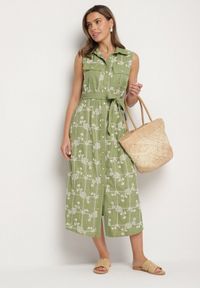 Born2be - Zielona Sukienka Bez Rękawów o Koszulowym Kroju z Paskiem Zdobiona Haftem Fodarela. Okazja: na co dzień. Kolor: zielony. Długość rękawa: bez rękawów. Wzór: aplikacja, haft. Sezon: lato. Typ sukienki: koszulowe. Styl: klasyczny, casual, elegancki #5