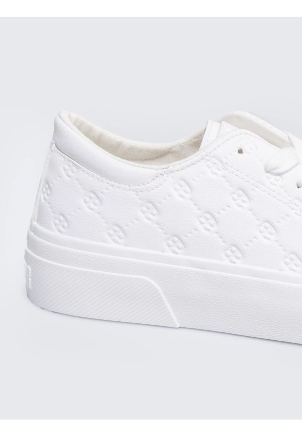 Big-Star - Sneakersy damskie z monogramem białe RR274334 101. Okazja: na co dzień. Kolor: biały. Materiał: materiał