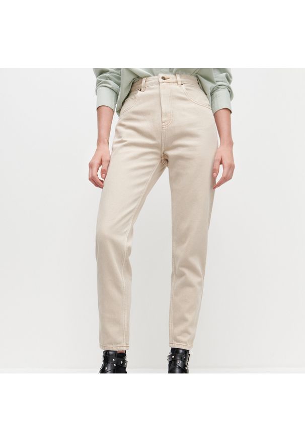 Reserved - Jeansy mom z bawełny organicznej - Beżowy. Kolor: beżowy. Materiał: jeans, bawełna