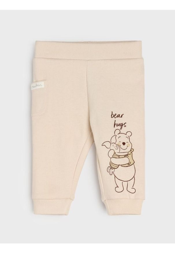 Sinsay - Spodnie z polarem w środku Winnie the Pooh - beżowy. Kolor: beżowy. Materiał: polar