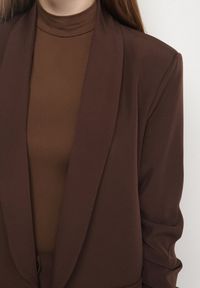 Born2be - Brązowa Niezapinana Marynarka Pudełkowa z Wiskozą z Marszczonymi Rękawami Feniravia. Okazja: do pracy, na spotkanie biznesowe. Kolor: brązowy. Materiał: wiskoza. Styl: biznesowy #6