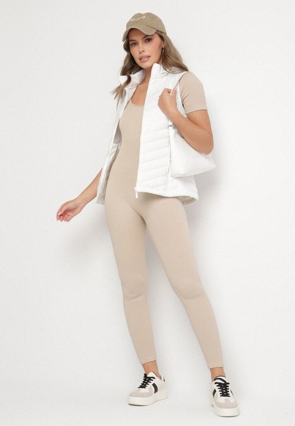 Born2be - Biała Pikowana Kamizelka z Odpinanym Kapturem i Kieszeniami Ninallia. Okazja: na co dzień. Kolor: biały. Materiał: jeans. Styl: sportowy, elegancki, casual