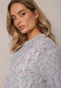 Renee - Jasnoniebieski Sweter z Kolorową Grubo Plecioną Nicią Ivarea. Kolor: niebieski. Wzór: kolorowy. Sezon: jesień, zima #3