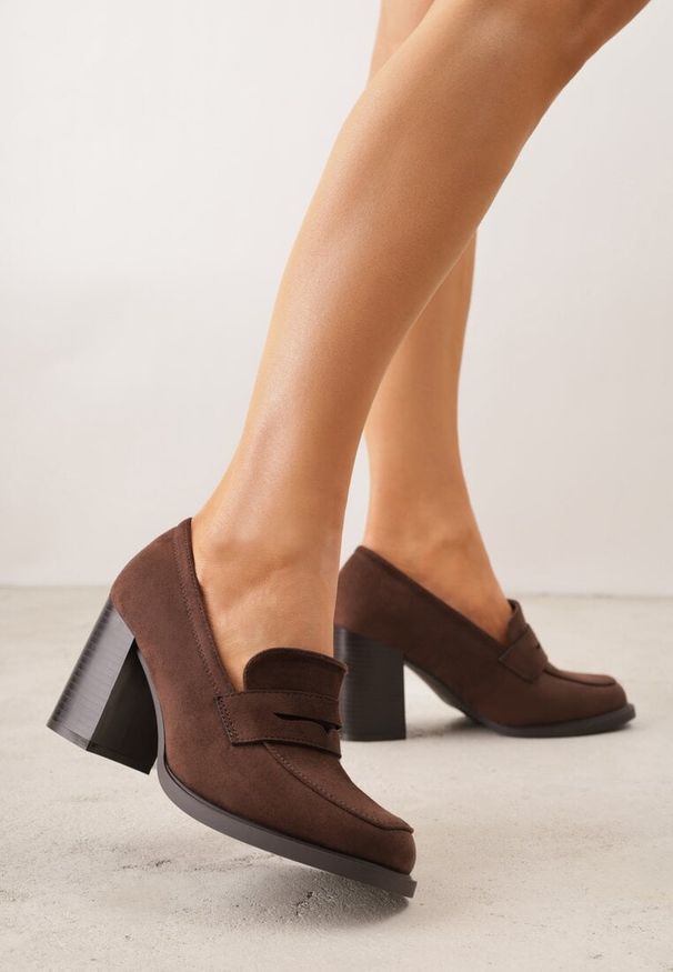 Renee - Brązowe Półbuty Mokasyny na Słupku z Geometryczną Wstawką Edalinae. Okazja: na co dzień. Kolor: brązowy. Wzór: geometria. Obcas: na słupku. Styl: casual, klasyczny