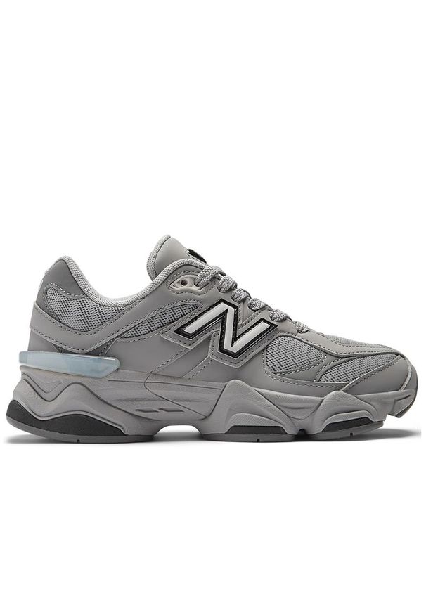 Buty dziecięce New Balance GC9060GB - szare. Okazja: na co dzień, na uczelnię. Kolor: szary. Materiał: guma, materiał, syntetyk. Szerokość cholewki: normalna. Sport: turystyka piesza
