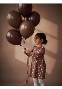 Sinsay - Sukienka dresowa ze wzorem w serca - brązowy. Kolor: brązowy. Materiał: dresówka #1