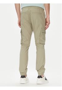 Calvin Klein Jeans Joggery J30J327614 Zielony Slim Fit. Kolor: zielony. Materiał: bawełna #5