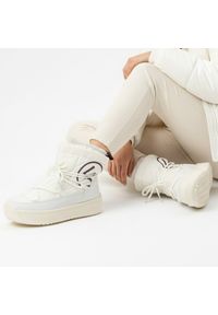 Białe Śniegowce Filippo Ciepłe Buty Damskie Na Platformie. Okazja: na co dzień, na spacer. Kolor: biały. Materiał: materiał. Szerokość cholewki: normalna. Sezon: zima. Obcas: na platformie. Styl: sportowy, casual, elegancki #1