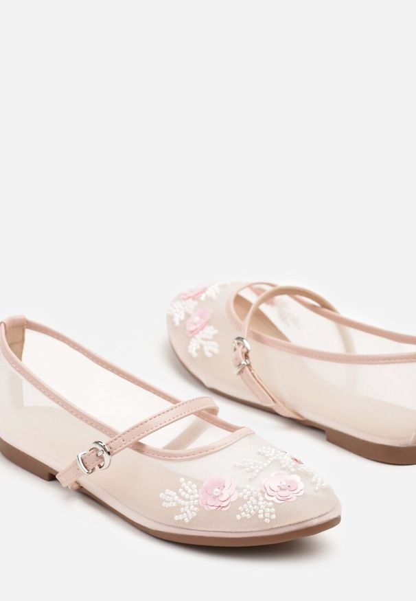 Renee - Różowe Balerinki Transparentne w Stylu Mary Jane z Kwiatowymi Zdobieniami Nelritia. Zapięcie: pasek. Kolor: różowy. Materiał: jeans. Wzór: aplikacja, kwiaty. Obcas: na obcasie. Wysokość obcasa: niski