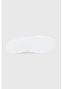 Lauren Ralph Lauren Buty kolor biały na płaskiej podeszwie. Nosek buta: okrągły. Zapięcie: sznurówki. Kolor: biały. Materiał: guma. Obcas: na płaskiej podeszwie