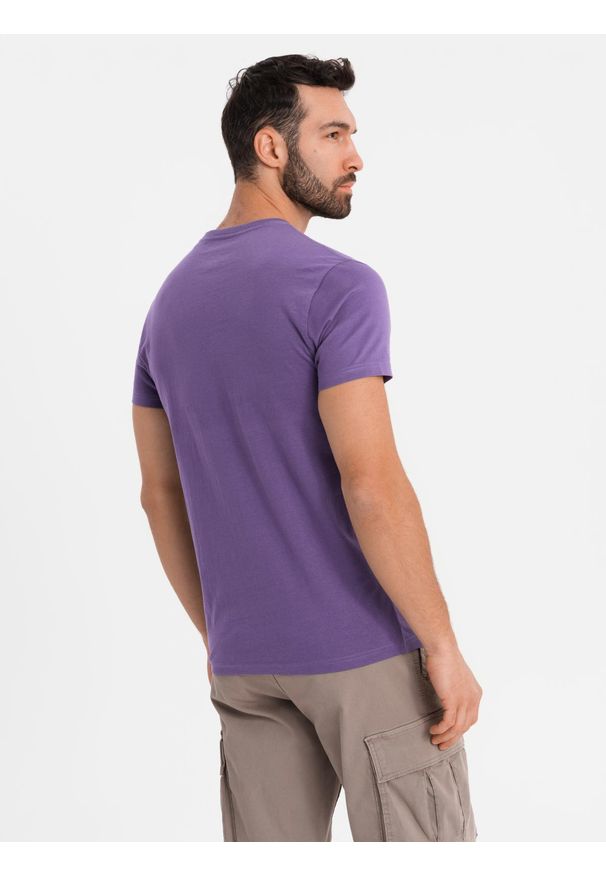 Ombre Clothing - Męski klasyczny bawełniany T-shirt BASIC - fioletowy V13. Okazja: na co dzień. Kolor: fioletowy. Materiał: bawełna. Styl: klasyczny