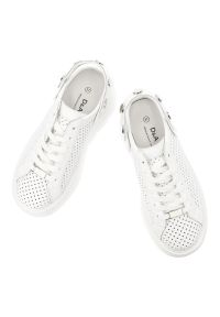 Klapki damskie S.Barski, ze skóry naturalnej licowej ażurowa cholewka platforma sznurowane styl casual, białe, LR61-7088. Okazja: na co dzień. Kolor: biały. Materiał: skóra. Wzór: ażurowy. Obcas: na platformie. Styl: casual #2