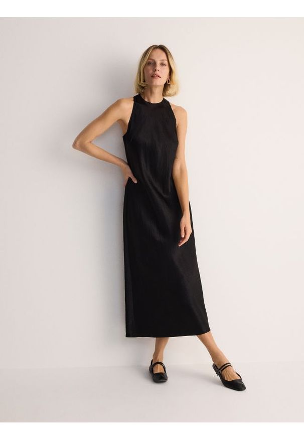 Reserved - Sukienka midi z tkaniny NAIA - czarny. Kolor: czarny. Materiał: tkanina. Długość: midi