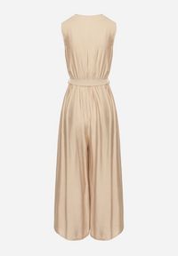 Born2be - Beżowy Taliowany Kombinezon z Wiskozą i Paskiem Evithrae. Okazja: na co dzień. Kolor: beżowy. Materiał: wiskoza. Styl: wizytowy, casual, klasyczny, elegancki #6