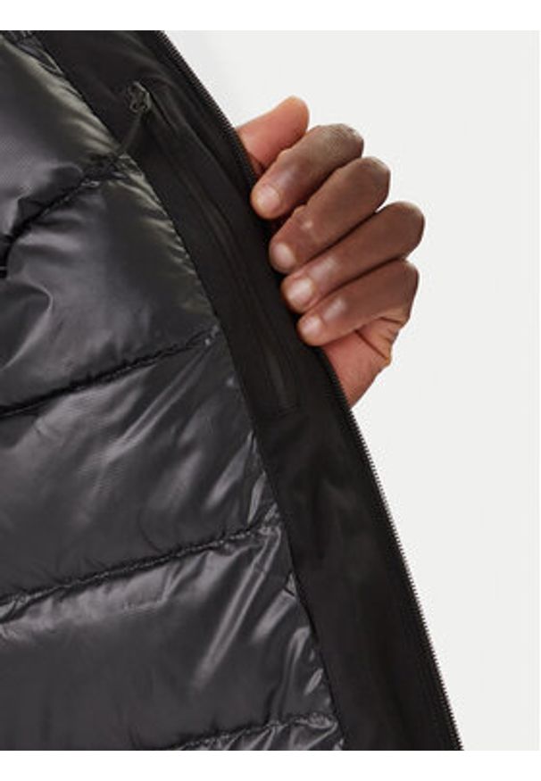 The North Face Kurtka puchowa Mountain Range NF0A8D2B Czarny Regular Fit. Kolor: czarny. Materiał: syntetyk