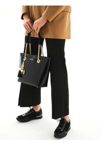 Kazar - Czarna torebka damska. Kolor: czarny. Dodatki: z breloczkiem. Materiał: lakierowane, skórzane. Styl: elegancki, wizytowy #3