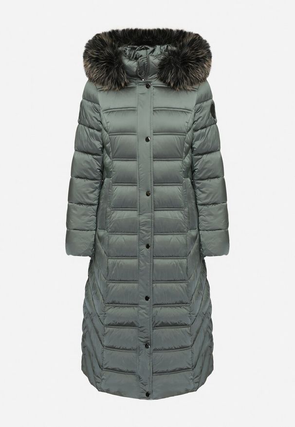Born2be - Zielona Pikowana Kurtka Zimowa o Długim Kroju z Odpinanym Kapturem z Futrem Mintoria. Okazja: na co dzień. Kolor: zielony. Materiał: futro. Długość: długie. Sezon: zima. Styl: elegancki, casual