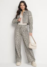 Born2be - Beżowa Bawełniana Kurtka Jeansowa w Panterkę o Krótkim Kroju Carithra. Okazja: na co dzień. Kolor: beżowy. Materiał: bawełna, jeans. Długość: krótkie. Wzór: motyw zwierzęcy. Styl: casual #7
