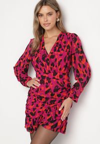 Born2be - Czerwona Panterkowa Kopertowa Sukienka Ozdobiona Marszczeniem i Falbaną Valentica. Okazja: na spacer. Typ kołnierza: dekolt w kształcie V. Kolor: czerwony. Długość rękawa: długi rękaw. Wzór: aplikacja. Sezon: jesień. Typ sukienki: kopertowe. Styl: klasyczny, elegancki #7