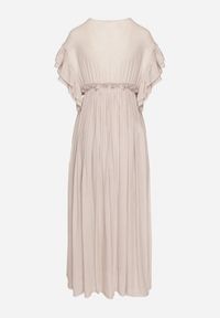 Born2be - Beżowa Taliowana Sukienka z Bawełny Ozdobiona Falbanami przy Rękawach i Gumką w Talii Rivasie. Typ kołnierza: dekolt w kształcie V. Kolor: beżowy. Materiał: bawełna. Długość rękawa: krótki rękaw. Wzór: aplikacja. Sezon: lato #3