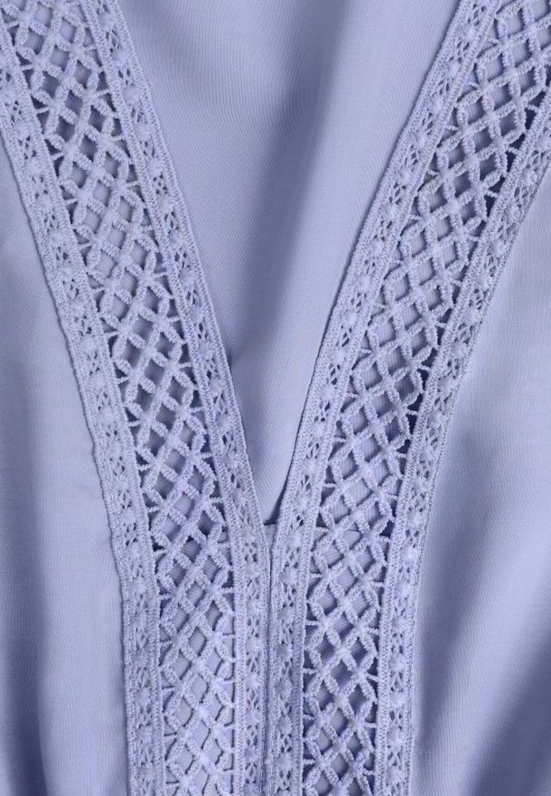 Born2be - Jasnoniebieska Sukienka Maxi z Gumką w Pasie i Koronkowymi Wstawkami Anandia. Kolor: niebieski. Materiał: koronka. Wzór: aplikacja. Długość: maxi