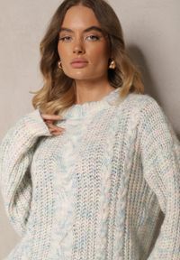 Renee - Jasnobeżowy Sweter z Wełną Ozdobiony Tłoczeniem Ecrisevia. Okazja: na co dzień. Kolor: beżowy. Materiał: wełna. Wzór: aplikacja. Styl: elegancki, casual #5