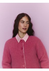 Reserved - Kardigan z ozdobnymi guzikami - różowy. Kolor: różowy. Materiał: dzianina, wełna #1