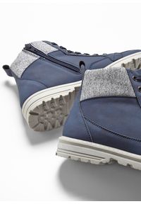 bonprix - Botki sznurowane z profilowaną podeszwą. Zapięcie: zamek. Kolor: niebieski. Szerokość cholewki: normalna. Sezon: zima #2