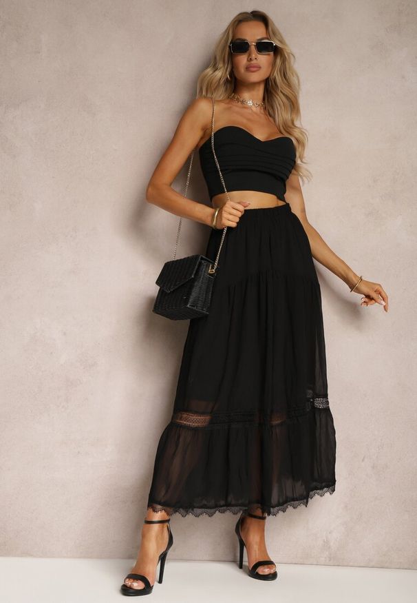 Renee - Czarna Spódnica Maxi Rozkloszowana z Ozdobną Tasiemką z Koronki Rionette. Okazja: na co dzień. Kolor: czarny. Materiał: koronka. Wzór: koronka. Styl: elegancki, casual