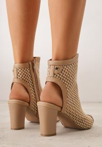 Renee - Beżowe Botki Peep Toe z Plecionki na Słupku ze Skórzaną Wkładką Alenika. Okazja: na randkę. Nosek buta: otwarty. Kolor: beżowy. Materiał: skóra. Wzór: haft. Obcas: na słupku. Styl: boho #4