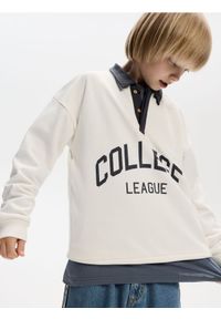 Reserved - Bawełniany longsleeve polo - złamana biel. Typ kołnierza: polo. Materiał: bawełna. Długość rękawa: długi rękaw