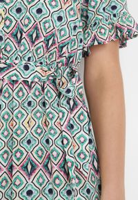 Born2be - Zielona Wiskozowa Sukienka Mini z Gumką i Materiałowym Paskiem w Pasie Upshaw. Okazja: na co dzień. Kolor: zielony. Materiał: materiał, wiskoza. Wzór: geometria. Typ sukienki: proste. Styl: casual. Długość: mini #4