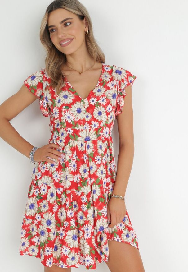 Born2be - Czerwona Sukienka Mini z Wiskozy z Gumką w Pasie i Falbankami Nidi. Typ kołnierza: kołnierz z falbankami. Kolor: czerwony. Materiał: wiskoza. Długość: mini