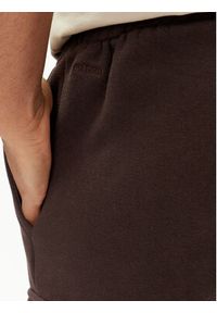 outhorn - Outhorn Spodnie dresowe OTHAW23TTROM513 Brązowy Regular Fit. Kolor: brązowy. Materiał: bawełna #2