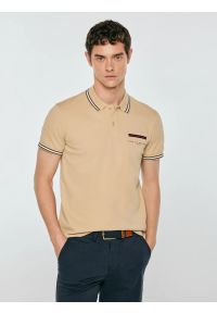 Big-Star - Koszulka męska polo z kontrastowym wykoŅczeniem beżowa Polos 801. Typ kołnierza: polo. Kolor: beżowy. Materiał: dzianina, skóra. Wzór: nadruk. Sezon: lato. Styl: elegancki #4