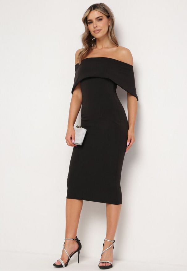 Born2be - Czarna Klasyczna Dopasowana Sukienka z Wywiniętym Dekoltem Luvlia. Okazja: na randkę, na spacer. Kolor: czarny. Materiał: tkanina. Wzór: gładki. Typ sukienki: proste. Styl: klasyczny