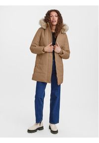 Vero Moda Parka Addison 10267115 Brązowy Regular Fit. Kolor: brązowy. Materiał: syntetyk