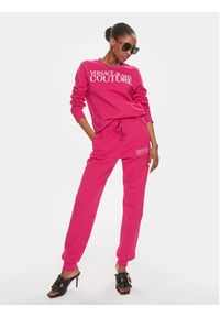 Versace Jeans Couture Spodnie dresowe 76HAAT01 Różowy Regular Fit. Kolor: różowy. Materiał: bawełna #5