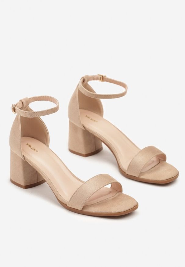 Born2be - Ciemnobeżowe Sandały Vices na Obcasie w Klasycznym Stylu Sarmeira. Okazja: na co dzień. Zapięcie: sprzączka. Kolor: beżowy. Materiał: jeans. Wzór: kwiaty. Obcas: na obcasie. Styl: klasyczny. Wysokość obcasa: średni