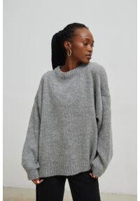 Marsala - Sweter oversize z bufiastym rękawem SZARY - RIVERO-UNI. Okazja: na co dzień. Kolor: szary. Materiał: wełna, akryl. Sezon: zima, jesień. Styl: casual, wizytowy