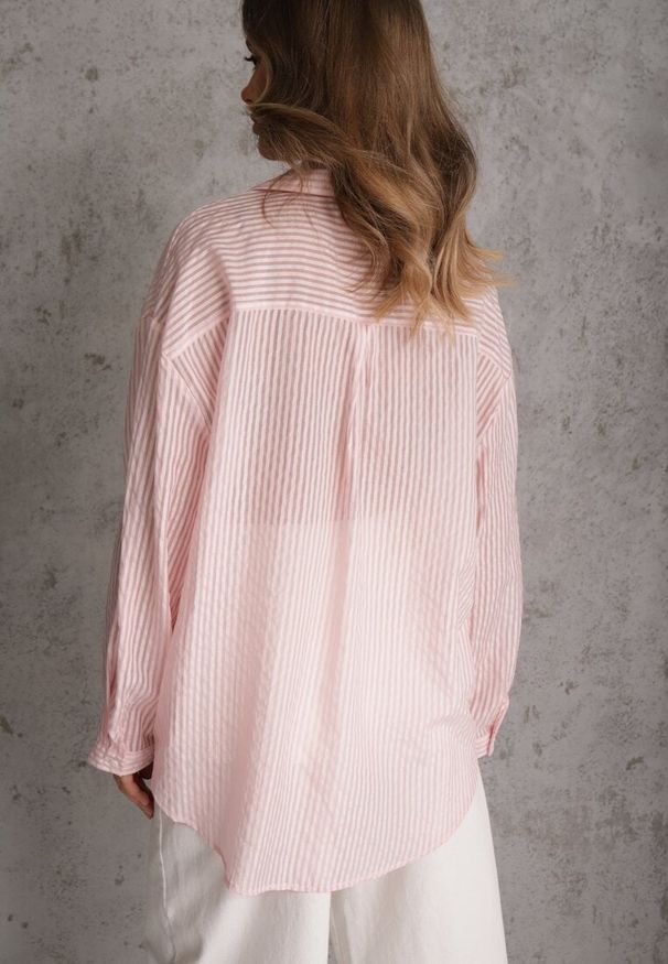 Renee - Różowa Koszula Oversize z Tencelu w Paski z Haftowanym Wzorem Tidore. Okazja: na co dzień. Kolor: różowy. Materiał: jeans, materiał, poliester. Wzór: haft, paski. Styl: elegancki, casual