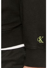 Calvin Klein Jeans - Bluza bawełniana. Okazja: na co dzień. Typ kołnierza: bez kaptura. Kolor: czarny. Materiał: bawełna. Wzór: aplikacja. Styl: casual #3