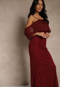 Renee - Bordowa Sukienka o Asymetrycznym Kroju Ozdobiona Falbaną Owedia. Kolor: czerwony. Materiał: poliester. Wzór: aplikacja. Typ sukienki: asymetryczne. Styl: elegancki #4