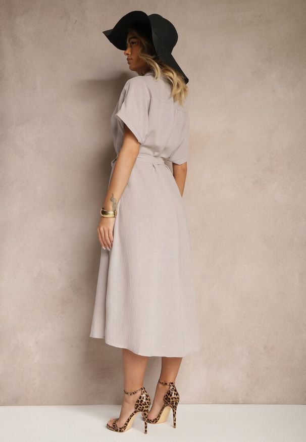 Renee - Jasnoszara Wiskozowa Sukienka Koszulowa z Wiązanym Paskiem w Talii Vanisti. Okazja: na co dzień. Typ kołnierza: kołnierzyk klasyczny. Kolor: szary. Materiał: wiskoza. Długość rękawa: krótki rękaw. Typ sukienki: koszulowe. Styl: klasyczny, casual, elegancki