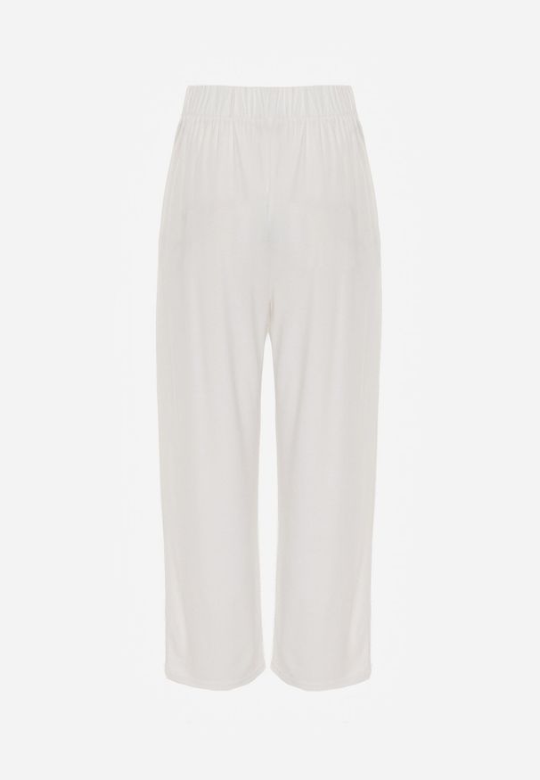 Born2be - Białe Spodnie z Eleganckimi Zakładkami i Nogawkami o Długości 3/4 Dorasea. Okazja: na co dzień, do pracy. Kolekcja: plus size. Kolor: biały. Styl: elegancki