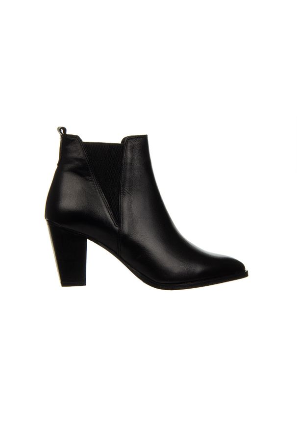 Botki Bayla-161 077 39498 Black 161548, Czarny, Skóra naturalna - 39. Okazja: na co dzień. Zapięcie: bez zapięcia. Kolor: czarny. Szerokość cholewki: normalna. Wysokość cholewki: za kostkę. Materiał: skóra. Sezon: zima, jesień. Obcas: na obcasie. Styl: elegancki, casual. Wysokość obcasa: średni