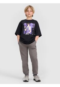 4f - 4F Spodnie dresowe joggery chłopięce - szare 128 (7-8 lat). Okazja: na co dzień. Kolor: szary. Materiał: dresówka. Wzór: napisy, gładki, ze splotem, nadruk. Sezon: lato. Styl: młodzieżowy, casual, sportowy #1